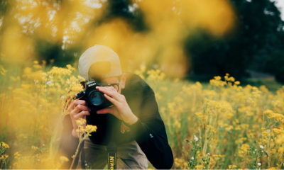 Estudiante de fotografía con cámara