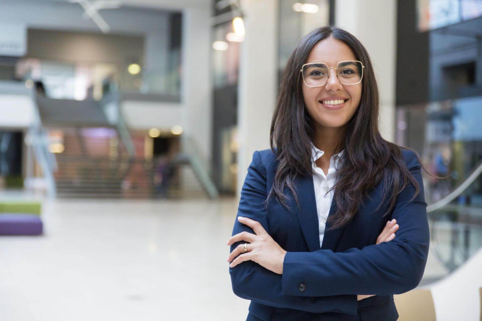 chica de negocios sonriendo